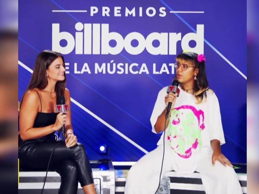 Alix Aspe y Tokischa en el backstage del Watsco Center en Coral Gables en los Premios Billboard de la Música Latina 2021