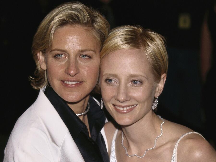 Anne Heche y Ellen DeGeneres en evento de los años noventa, cuando eran pareja.