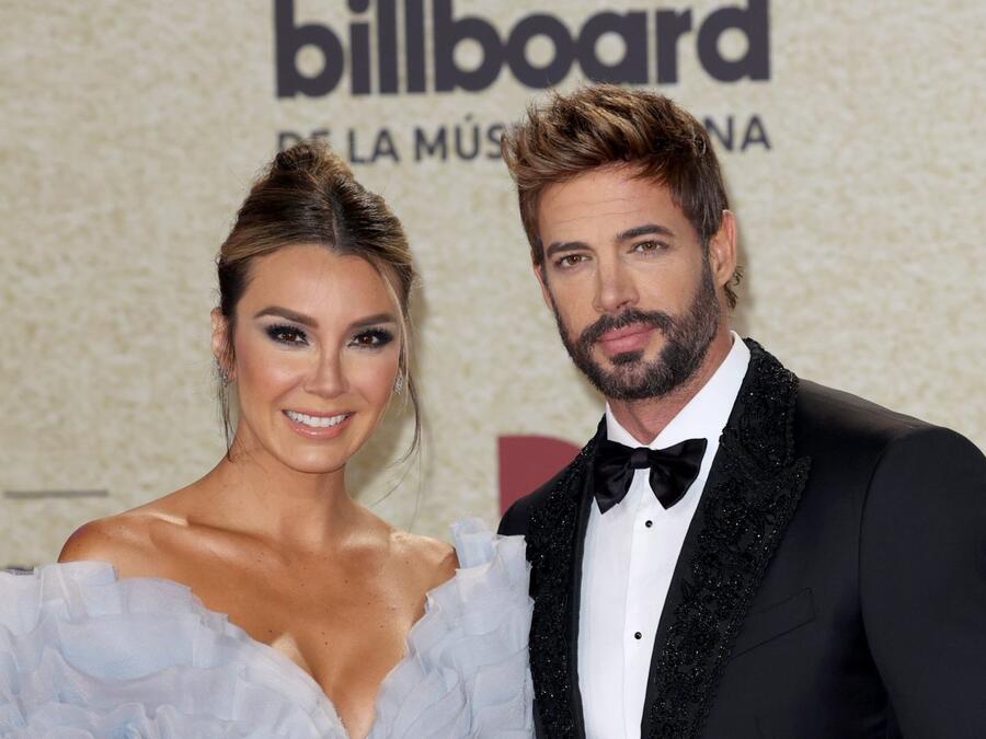 Elizabeth Gutiérrez y William Levy en los Latin Billboards Music Awards 2021.