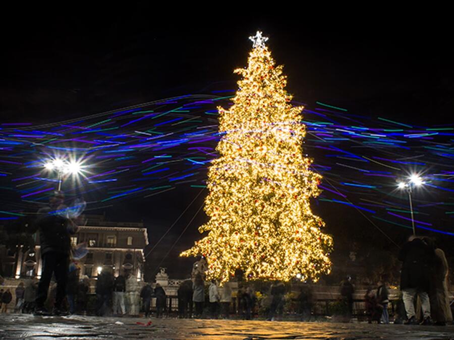 En video: Luces navideñas engalanan la ciudad de Roma