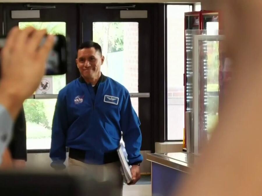 El astronauta Frank Rubio realiza visita oficial en El Salvador, su país natal