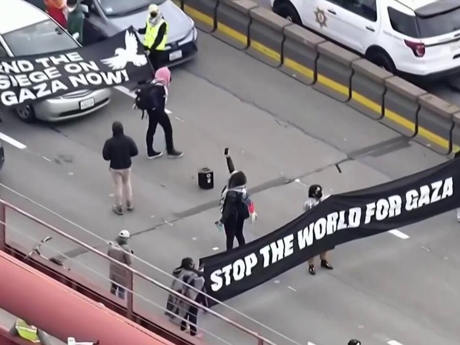 Activistas propalestina bloquean puente  Golden Gate