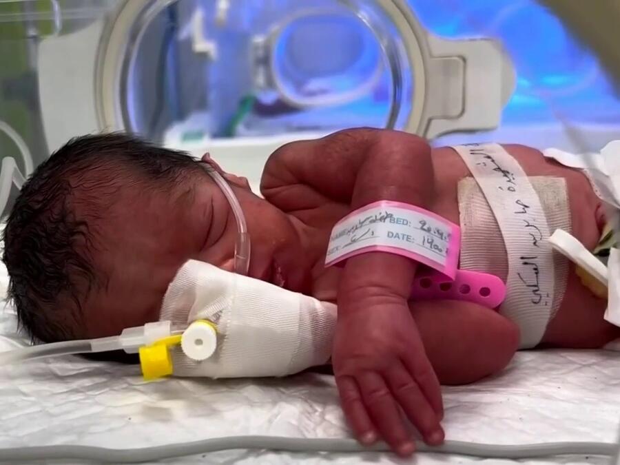 Bebé que nació huérfana en Gaza logra encontrar a su familia