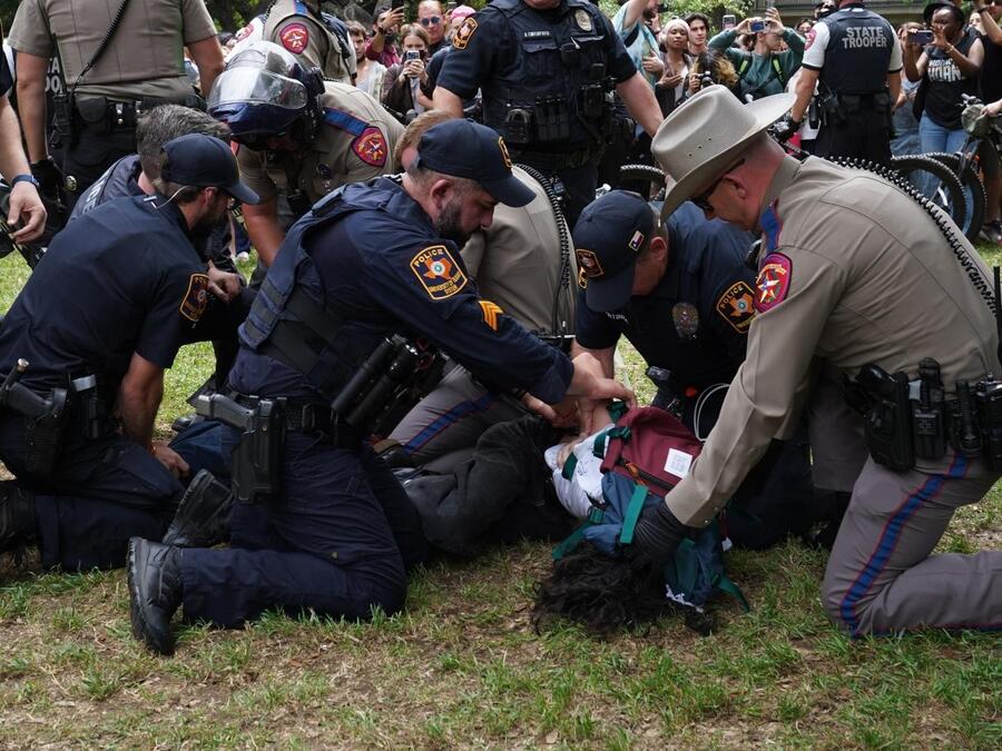 Arrestos de estudiantes en la Universidad de Texas por protesta propalestina