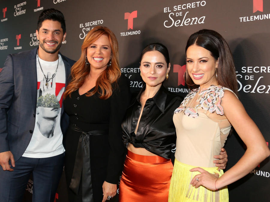 Daniel Elbittar, María Celeste Arrarás, Damayanti Quintanar y Sofía Lama en el estreno de "El Secreto de Selena"