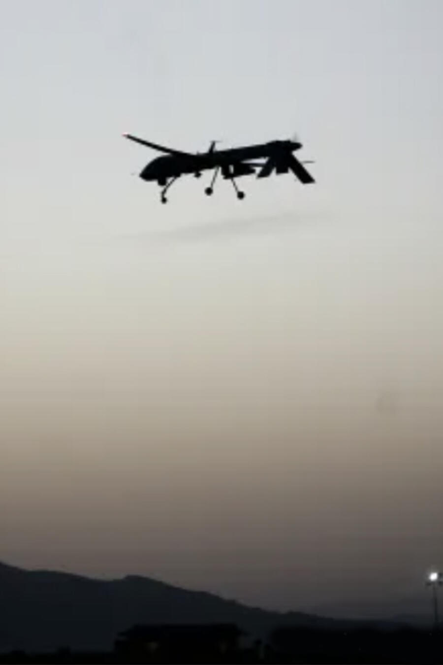 Un dron estadounidense sobrevuela en Afganistán.