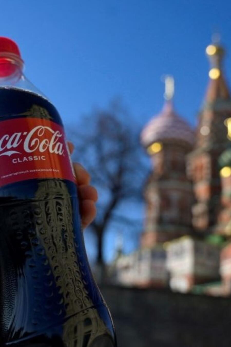 Coca Cola interrumpe operaciones en Rusia