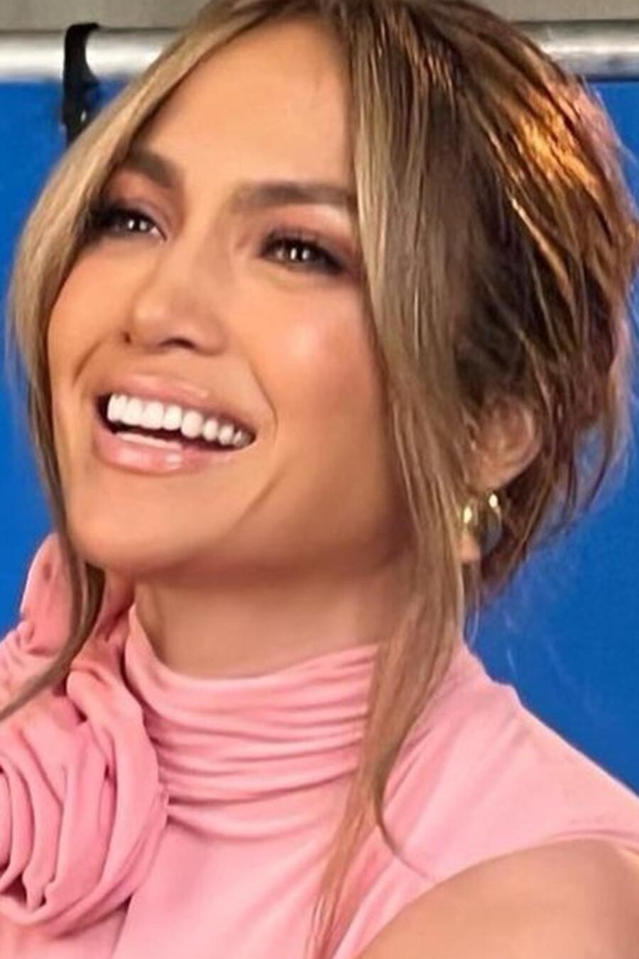 Jennifer Lopez sonriendo