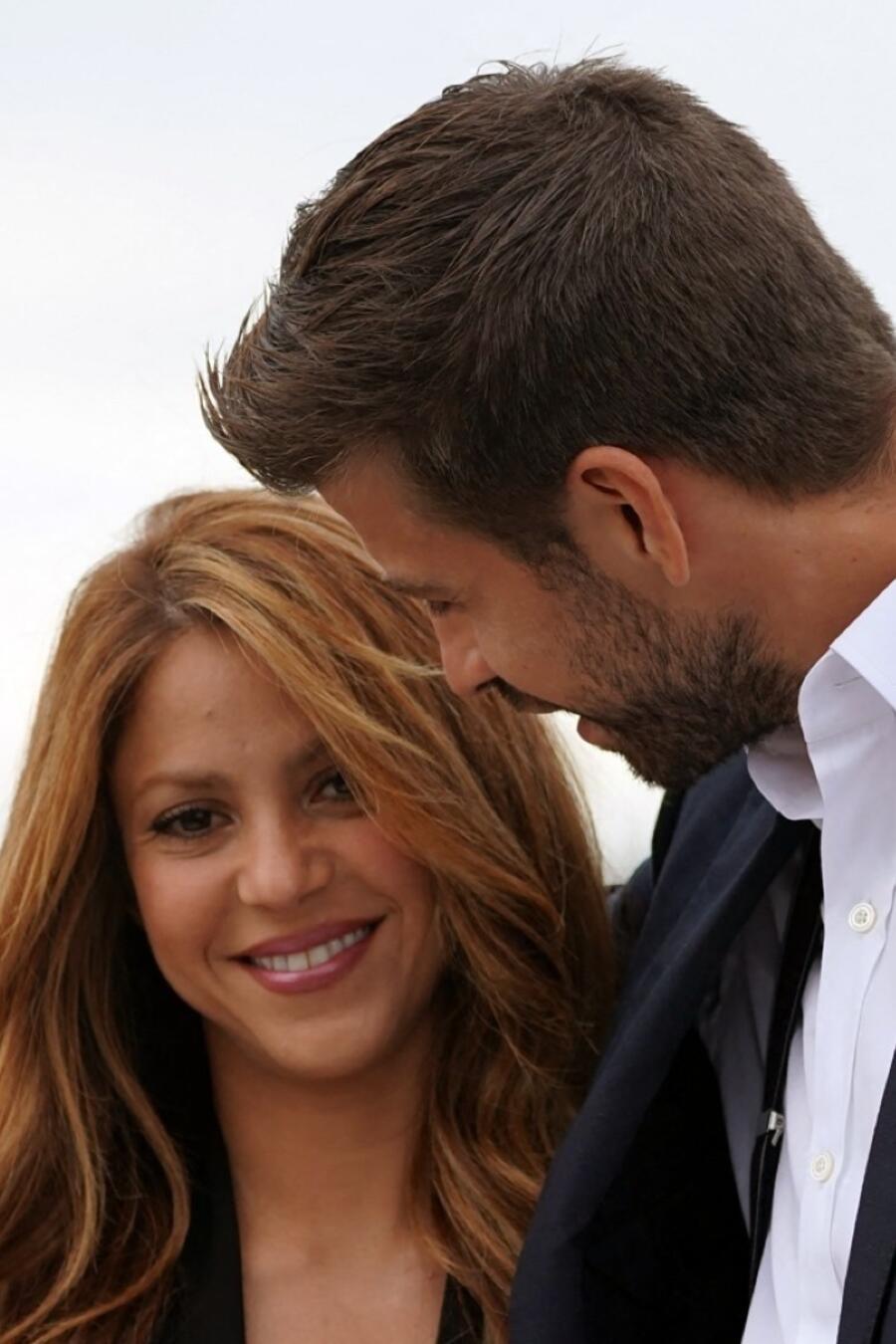 Shakira con Gerard Piqué en la Copa Davis 2019; Sergio Ramos en un partido de La Liga