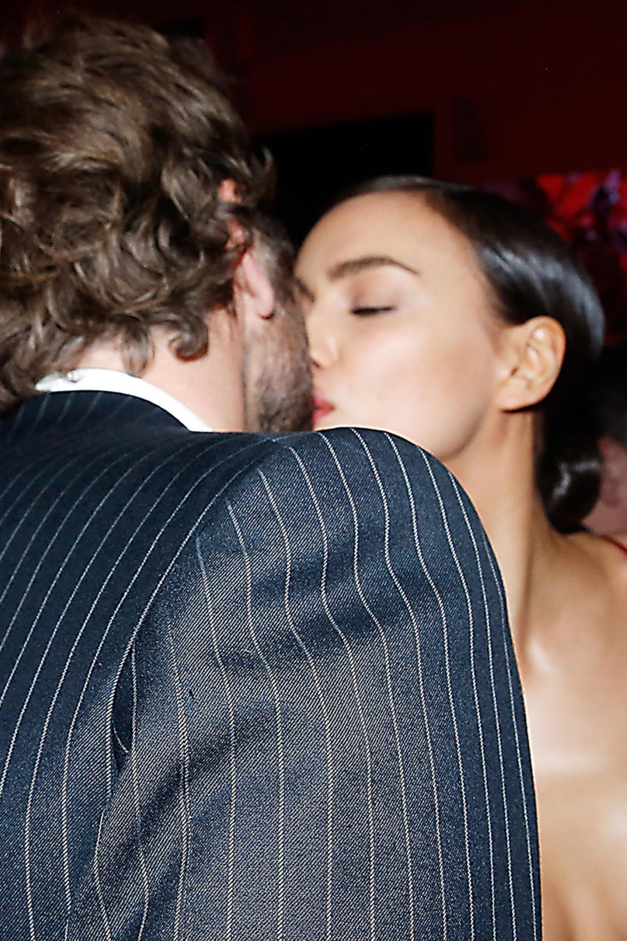 El beso de Irina Shayk y Bradley Cooper que todos queríamos ver