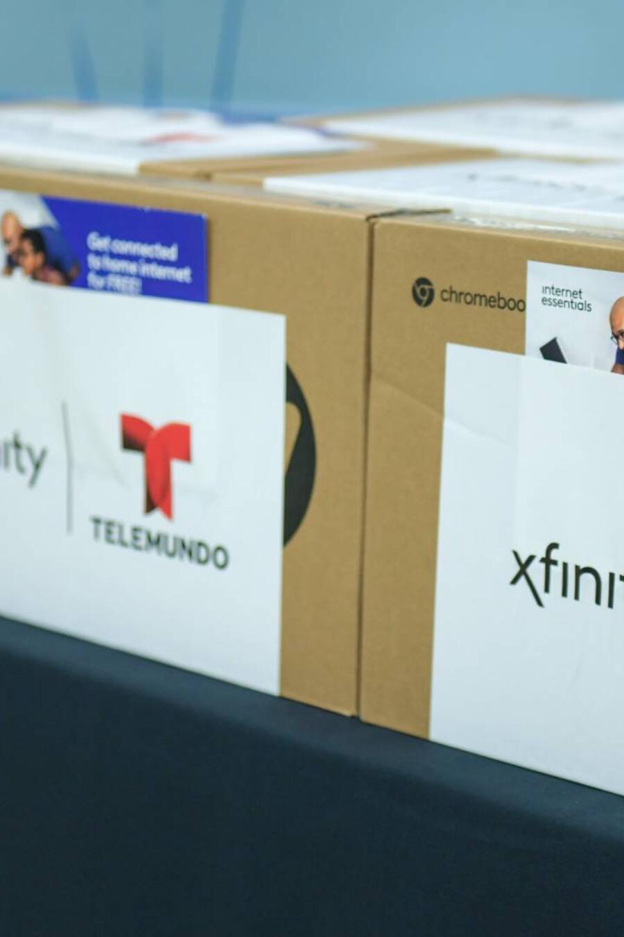 Laptops donadas por Telemundo