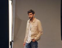 ¡Guauu, qué guapo! Alvaro Soler captado en el set de un 'photoshoot'