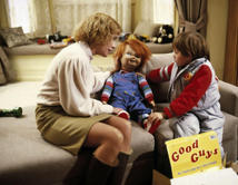 Alex Vincent interpretó al desafortunado niño que adoptó al muñeco.
 