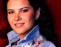 Laura es la fan número uno del grupo en "DKDA: Sueños de Juventud". 