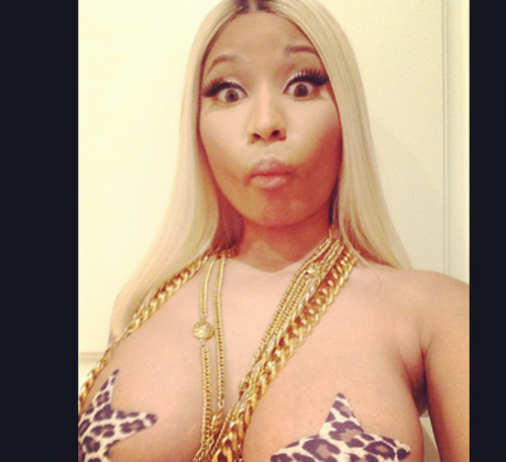 Nicki MInaj selfie wearing gold jewelry