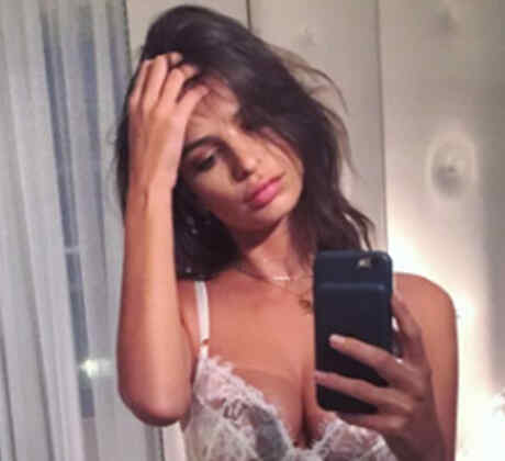 Emily Ratajkowski enloquece a sus seguidores con una selfie en lencería 