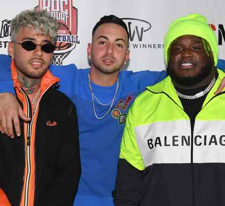 Dalex, Sech, Justin Quiles take photo together
