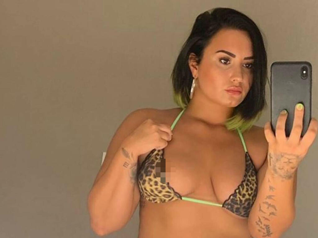 Demi Lovato se deja ver en diminuto bikini, sin Photoshop.